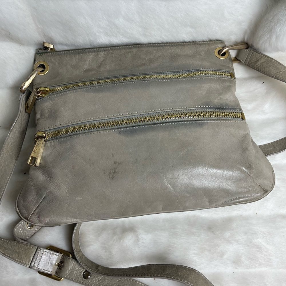 Hobo Mission leather light gray crossbody bag with bold gold tone hardwa… - Picture 4 of 10